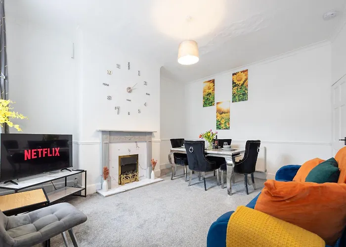 Cosy Four Bedroom Terrace Rishton