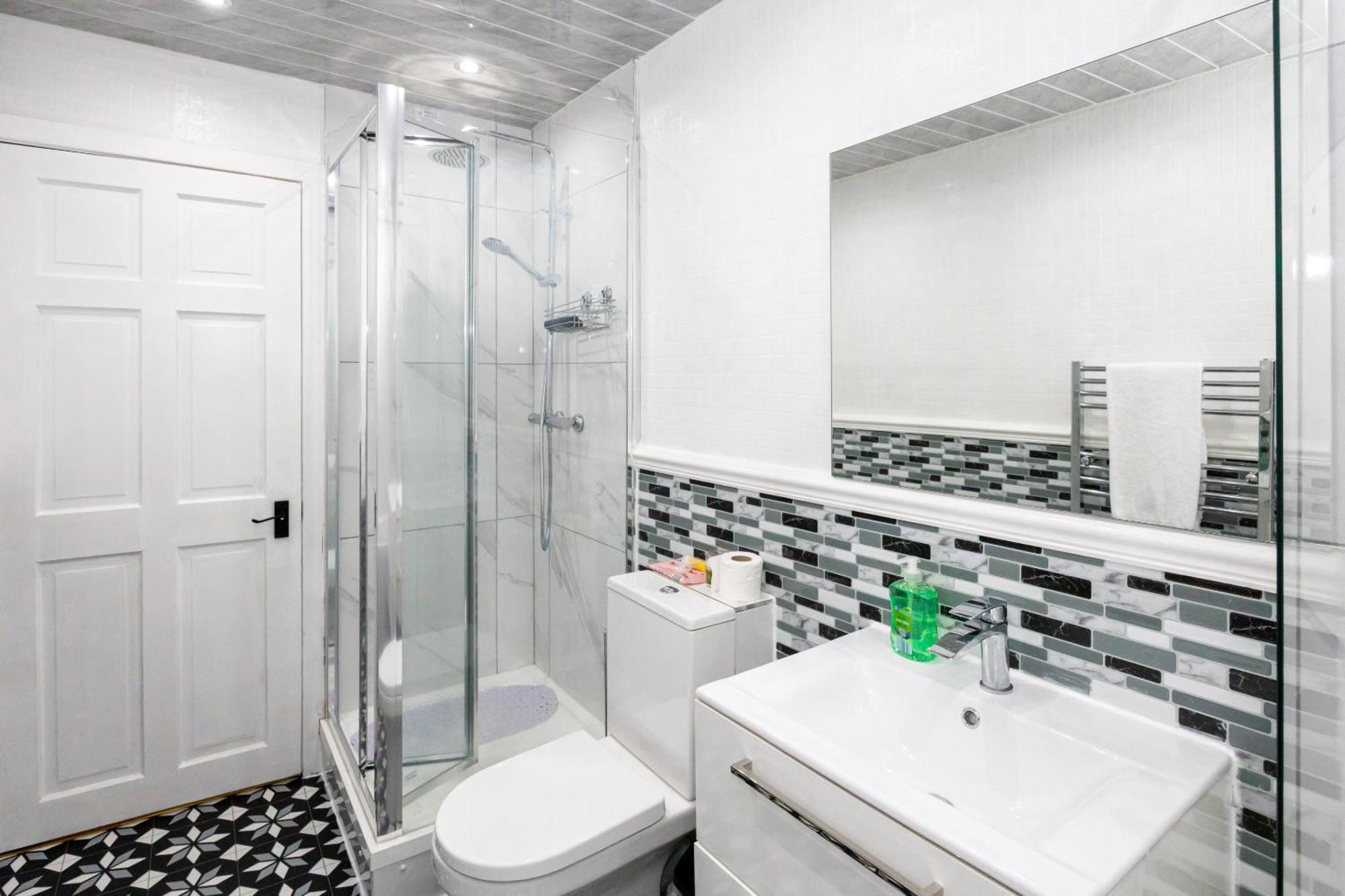 Cosy Four Bedroom Terrace Holiday home *