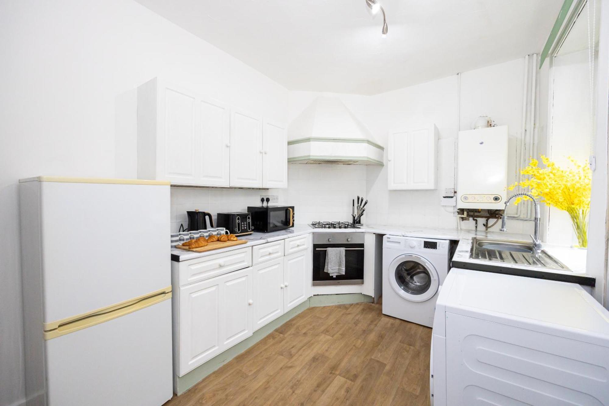 Cosy Four Bedroom Terrace Rishton