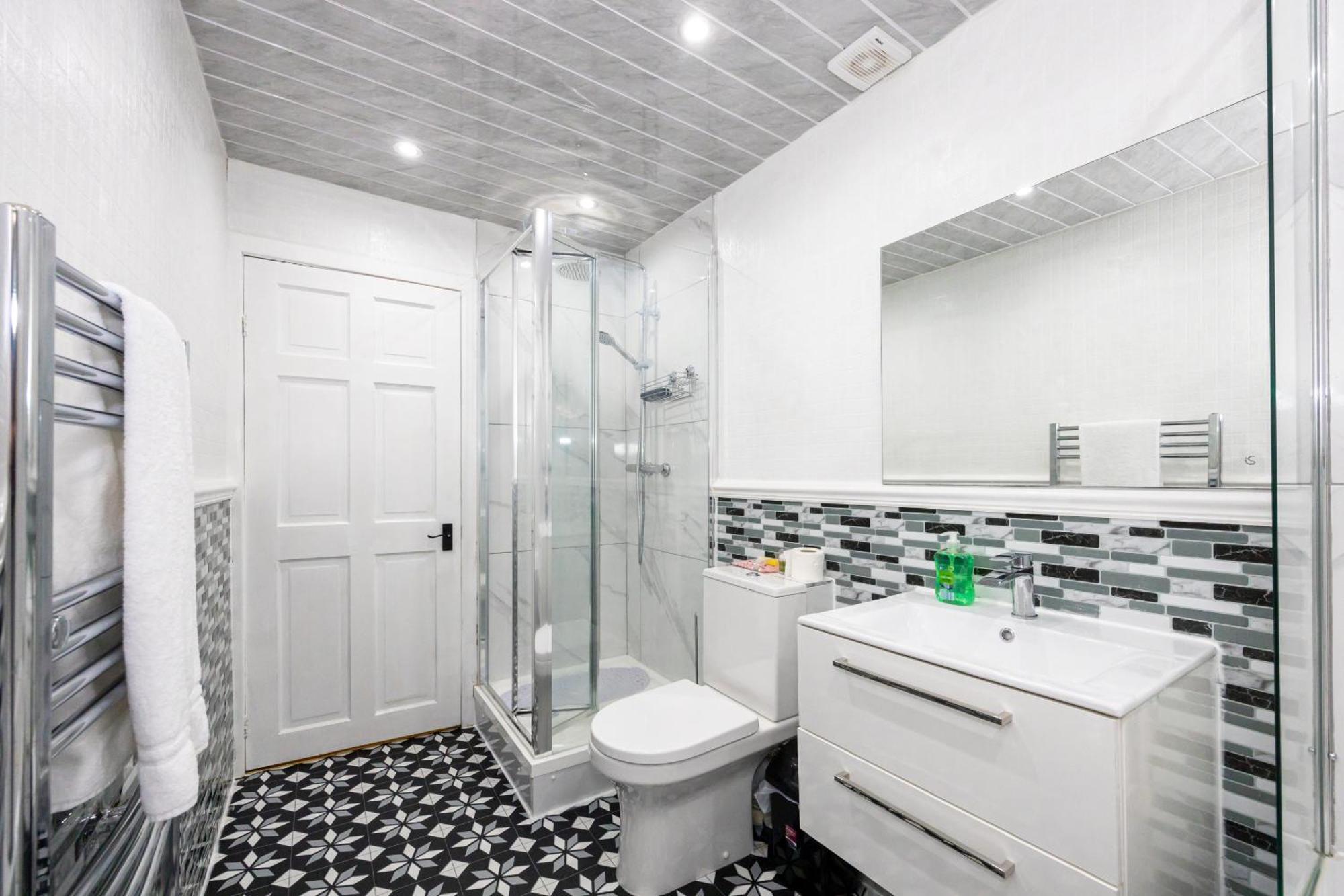 Cosy Four Bedroom Terrace Holiday home *